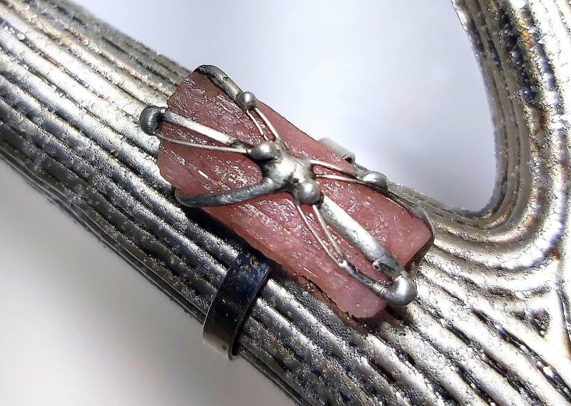 Turmalin-Ring - Roh-stein Unikat von EvelyneGOLDSTEIN