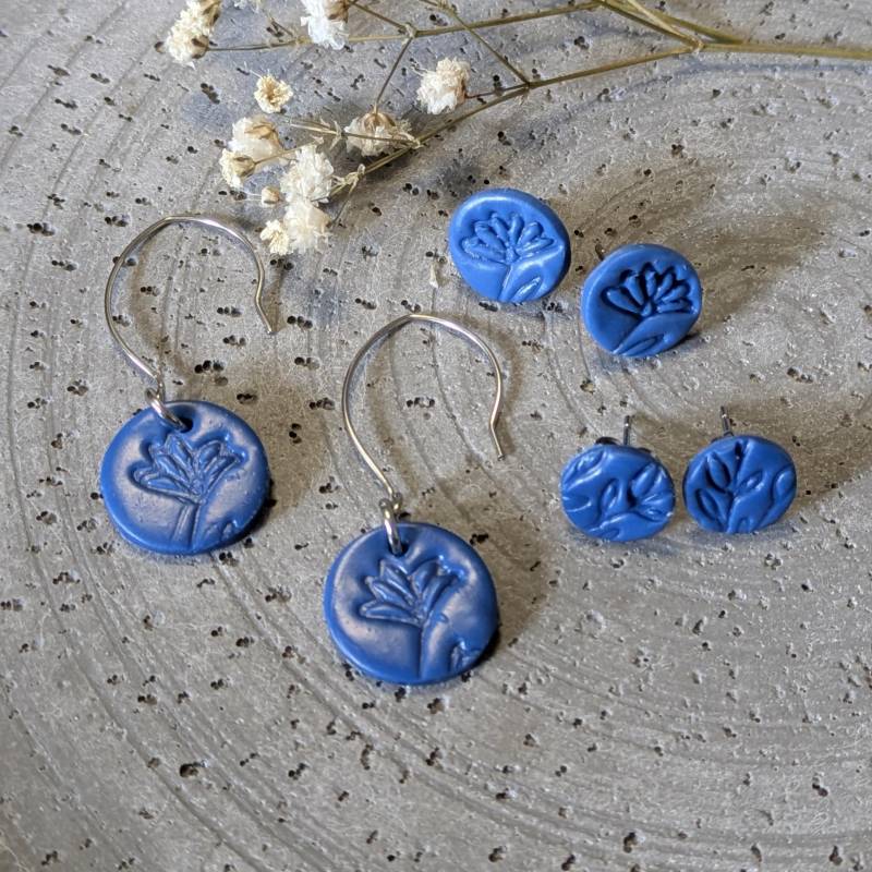 Alles in Blau, Polymer Clay, Edelstahl, Ohrstecker, Ohrring, Schmuck, Antiallergen Alles in Blau, Polymer Clay, Edelstahl, Ohrstecker, Ohrring, Schmuck, Antiallergen von EvelynsStaendchen