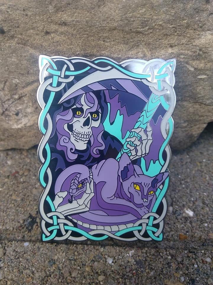 Göttin Des Todes Harte Emaille Glühen in Der Dunklen Pin von EveningShadowShop