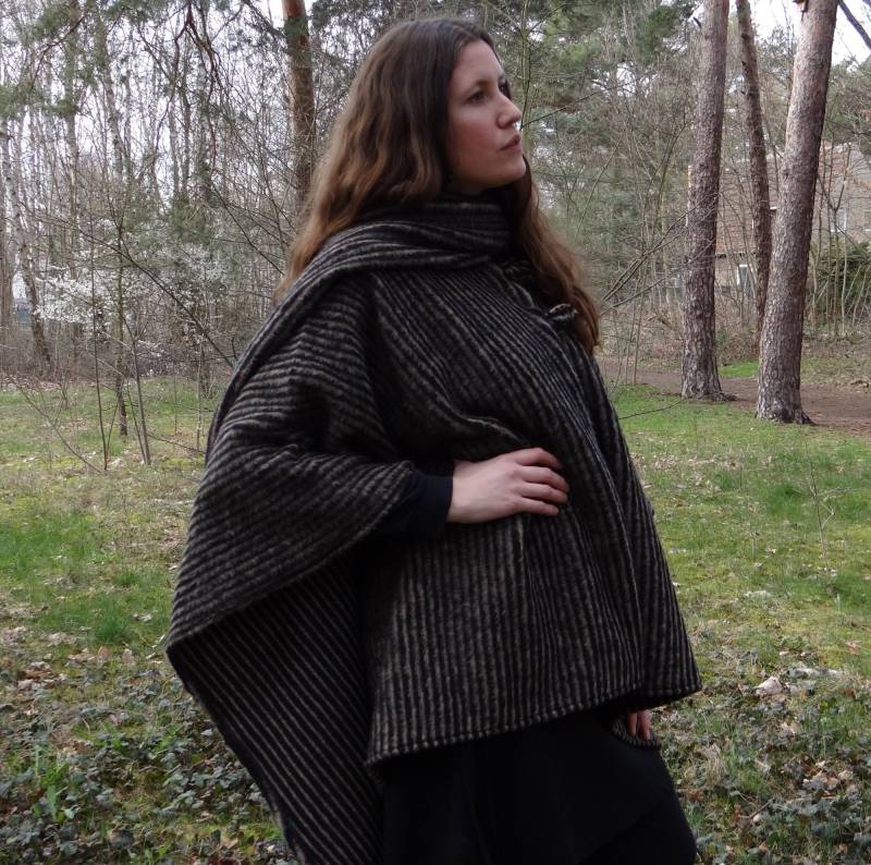 Kuschel Umhang Gestreifte Wolle von Evenmoor