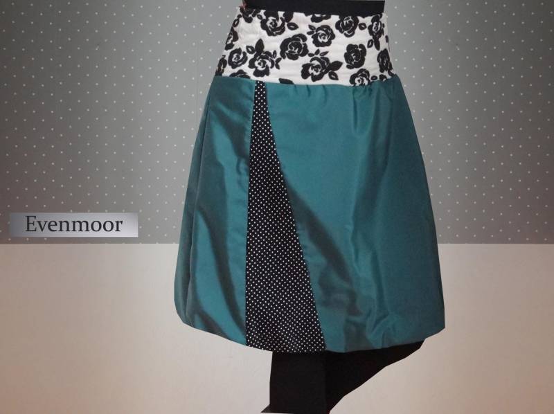 Taft Rock "Tibby" Türkis Mit Gepunkteten Kord Einsatz, Dehnbarem Jerseybund in Weiß Schwarzen Rosen, Knielang Und Unterfüttert von Evenmoor