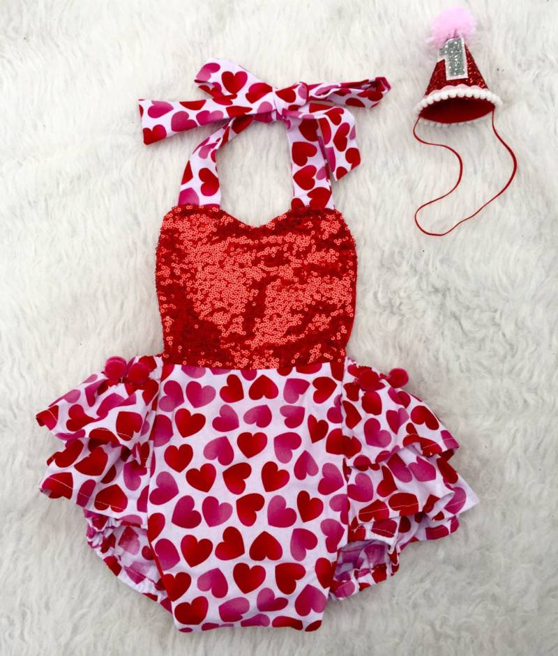 Valentinstag-strampler Mit Pom Poms von EverAfterFairytales