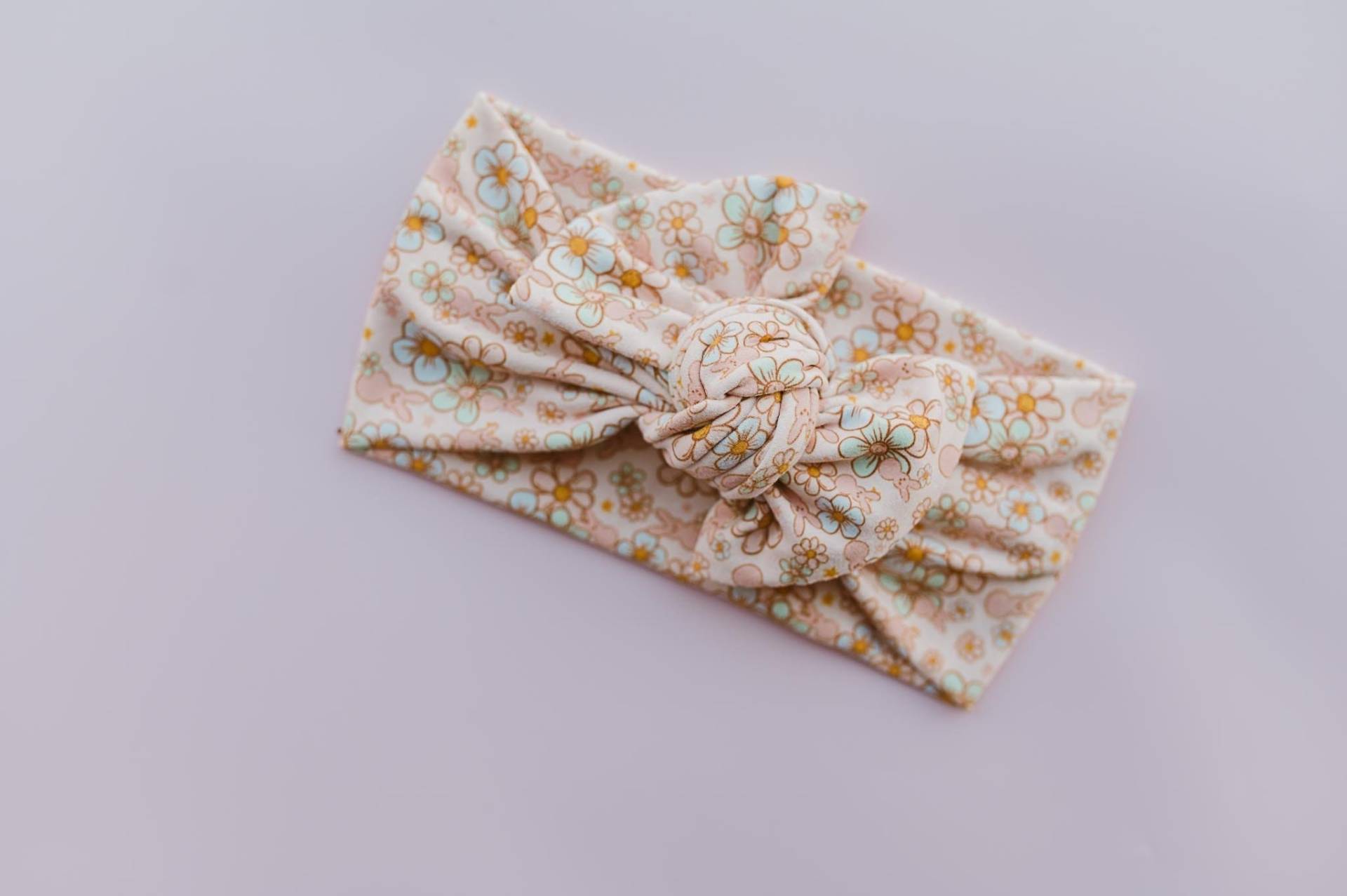 Floral Osterhasen Baby Kopftuch, Frühling Mädchen Turban, Krawattenschleife, Strick Kleinkind Stirnband, Neugeborenen Bis Erwachsene Sizing von EverBeeWraps