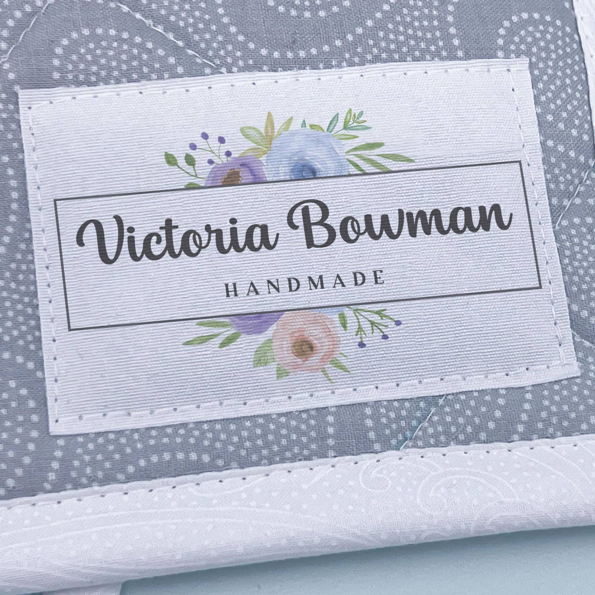 Set 12 Stück Nähetiketten, 2"x3" Aquarell Baumwolletiketten, Quiltetiketten, Stricketiketten, Stoffetiketten Für Blumen, Personalisierte Set 12 Stück Nähetiketten, 2"x3" Aquarell Baumwolletiketten, Quiltetiketten, Stricketiketten, Stoffetiketten Für Blumen, Personalisierte von EverEmblem
