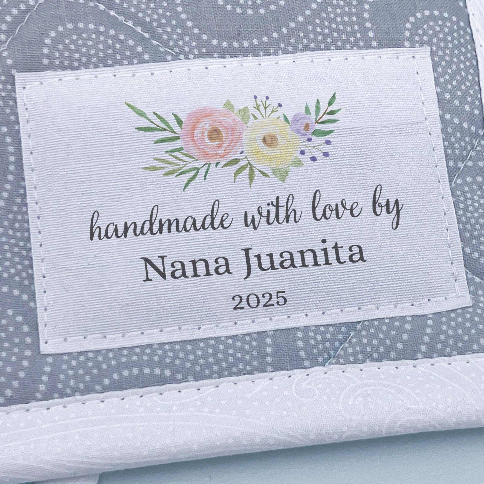 Set Mit 12 Anhänger, 5, 1 cm X 8, 5 Quilt Etiketten, Stoffetiketten Blumen, Gehäkelte Handgemachte Stoffanhänger, Häkeln Anhänger - Res05 Set Mit 12 Anhänger, 5, 1 cm X 8, 5 Quilt Etiketten, Stoffetiketten Blumen, Gehäkelte Handgemachte Stoffanhänger, Häkeln Anhänger - Res05 von EverEmblem