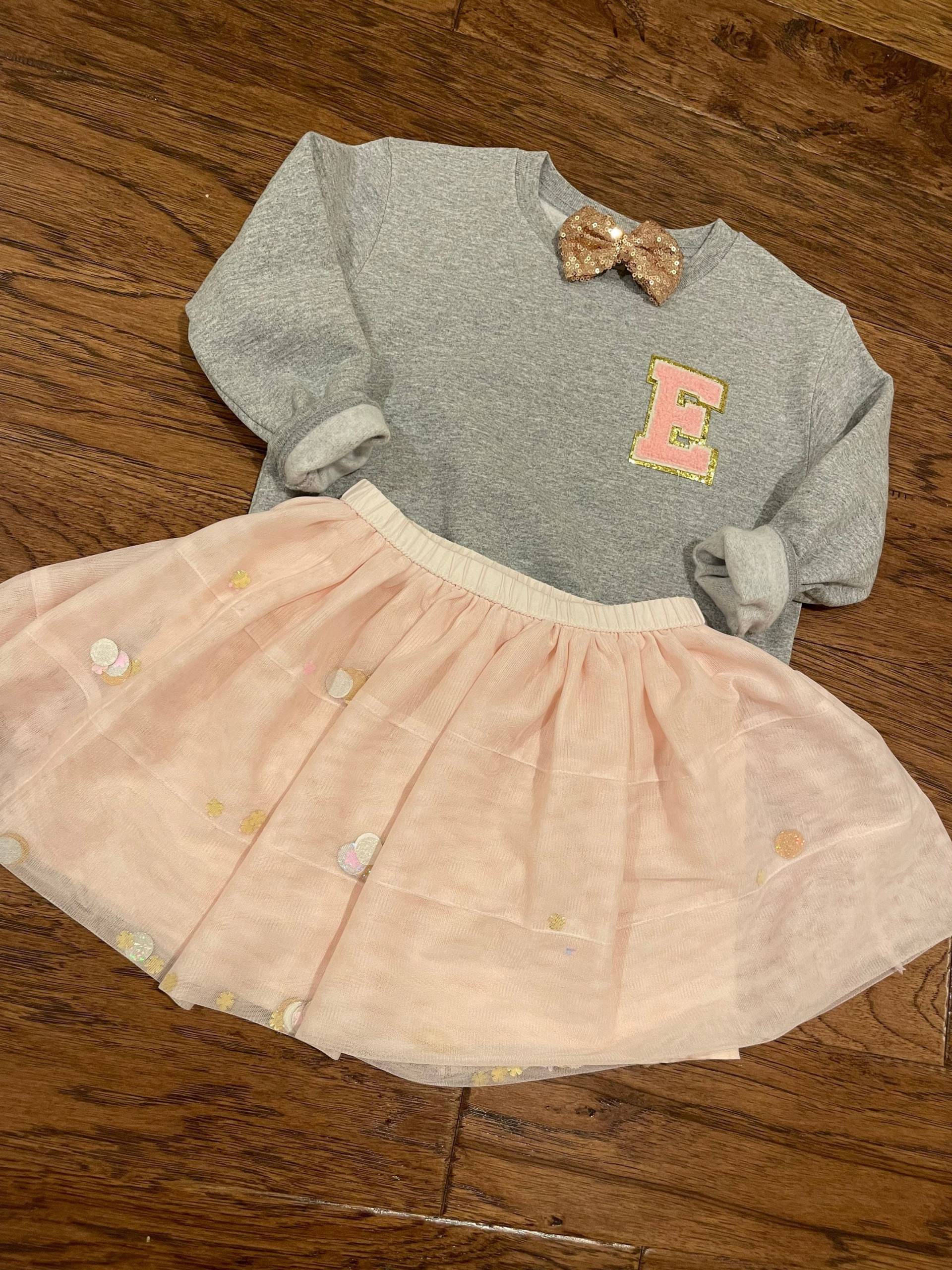 Jugend Single Initial Monogrammiert Chenille Patch Applikation Sweatshirt | Little Kids Glitzer Pullover, Aufgenäht Jugend Single Initial Monogrammiert Chenille Patch Applikation Sweatshirt | Little Kids Glitzer Pullover, Aufgenäht von EverlyEnchantedCo