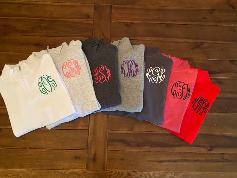Monogrammiertes Viertel Zip-Up | Monogramm Pullover Geschenk Geburtstagsgeschenk von EverlyEnchantedCo