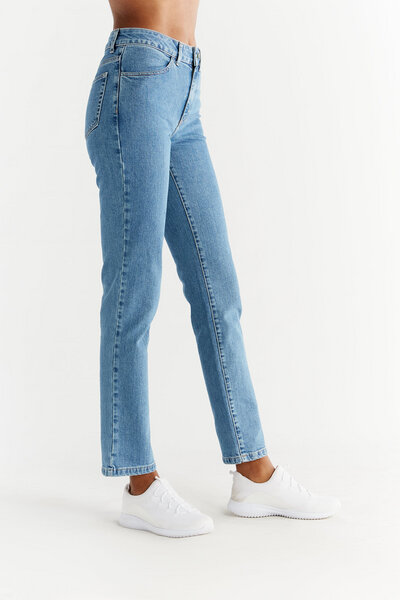 EVERMIND - Damen Straight Fit Jeans aus Bio-Baumwolle WQ1009 von Evermind