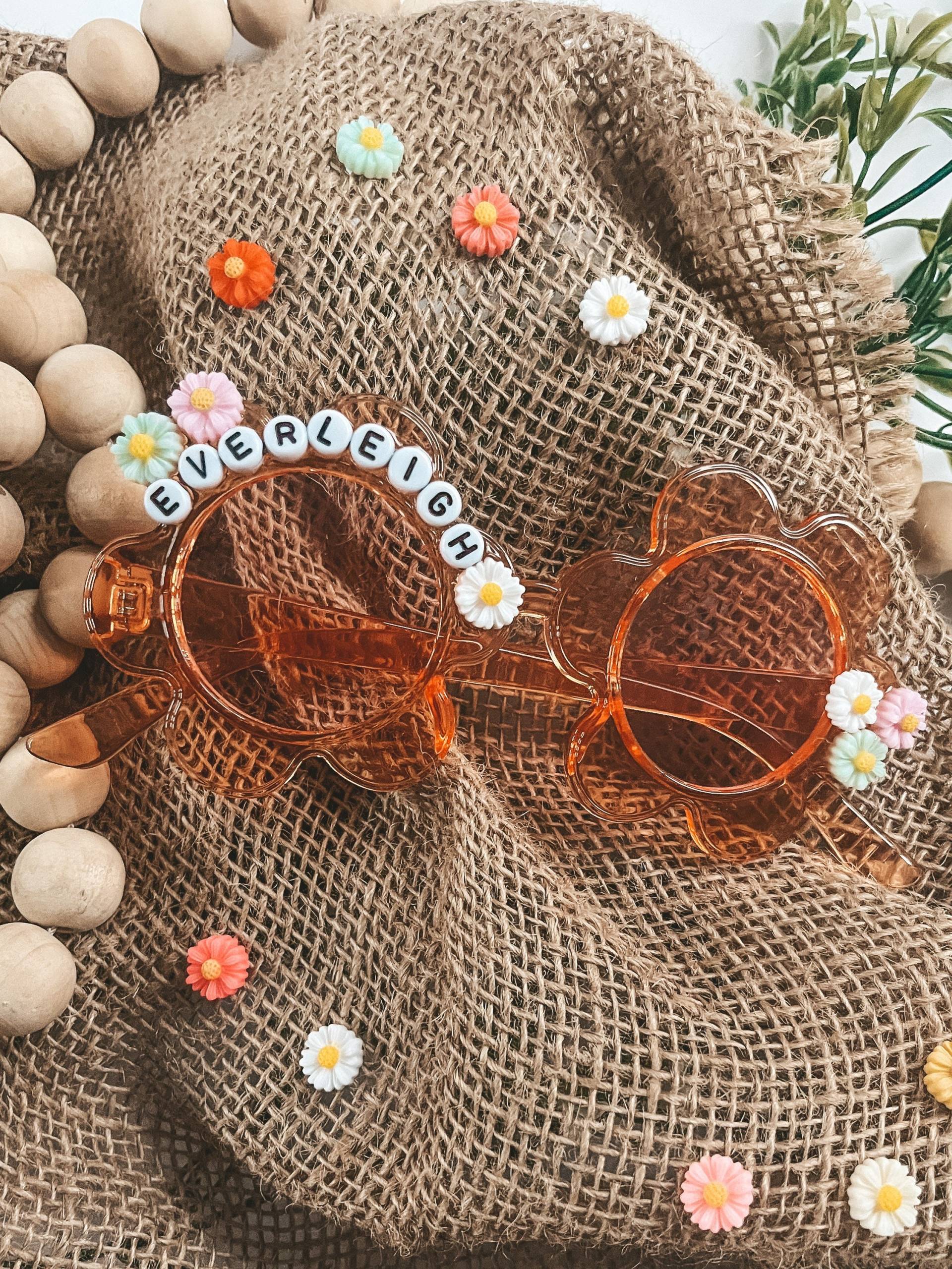 Benutzerdefinierte Kinder-Sonnenbrille, Blumen-Sonnenbrille, Sonnenbrille Für Mädchen, Benutzerdefinierte Name-Sonnenbrille von EversMeadowCA