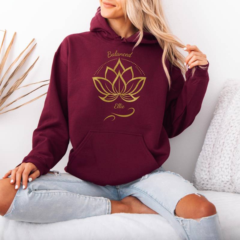 Personalisierter Hoodie, Personalisiertes Sweatshirt Mit Lotusblume, Kapuzenpulli Für Damen, Frauen, Meditationsgeschenk Personalisierter Hoodie, Personalisiertes Sweatshirt Mit Lotusblume, Kapuzenpulli Für Damen, Frauen, Meditationsgeschenk von EverseCreationsEllie