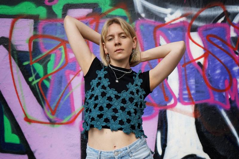 Gehäkeltes Top Flora, Häkeltop Aus Baumwolle, Leichtes Und Luftiges Mesh Top, Festival Nachhaltig Hergestellt in Berlin, Geschenkidee von EveryPieceAFriend