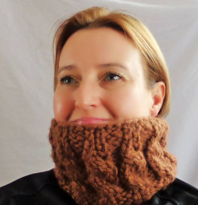 Damen Winterliche Rindsleder, Braun, Nackenwärmer von EverythingKnitt