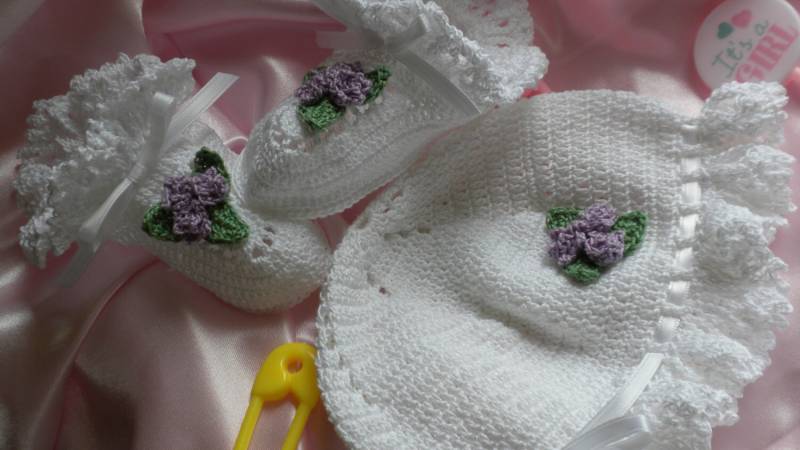 Gehäkelte Baby-Booties Und Hut-Set, Weiße Booties Hut, Taufschuhe Baby-Mädchen-Booties, Taufset, Gehäkelte von EverythingsSewMom