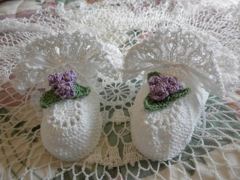 Gehäkelte Babyschühchen, Taufschühchen, Baby Mädchen Schühchen, Drei Monate Alte Segensschühchen, Häkelschühchen, Babyschuhe von EverythingsSewMom