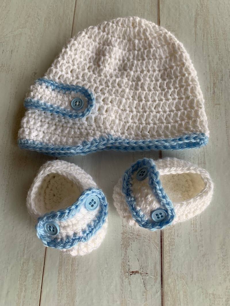 Gehäkelte Mütze, Schiebermütze Und Passende Schühchen, Baby Tauf-Set, Neugeborenen Outfit, Drei Monate Alt, Säugling Jungen Kleidung, Sechs Hut von EverythingsSewMom