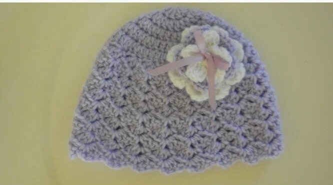 Gehäkelte Mütze Für Baby Mädchen, Babymütze Mit Blume, 6 Bis 9 Monate Alte Babymütze, Lila Häkelmütze von EverythingsSewMom