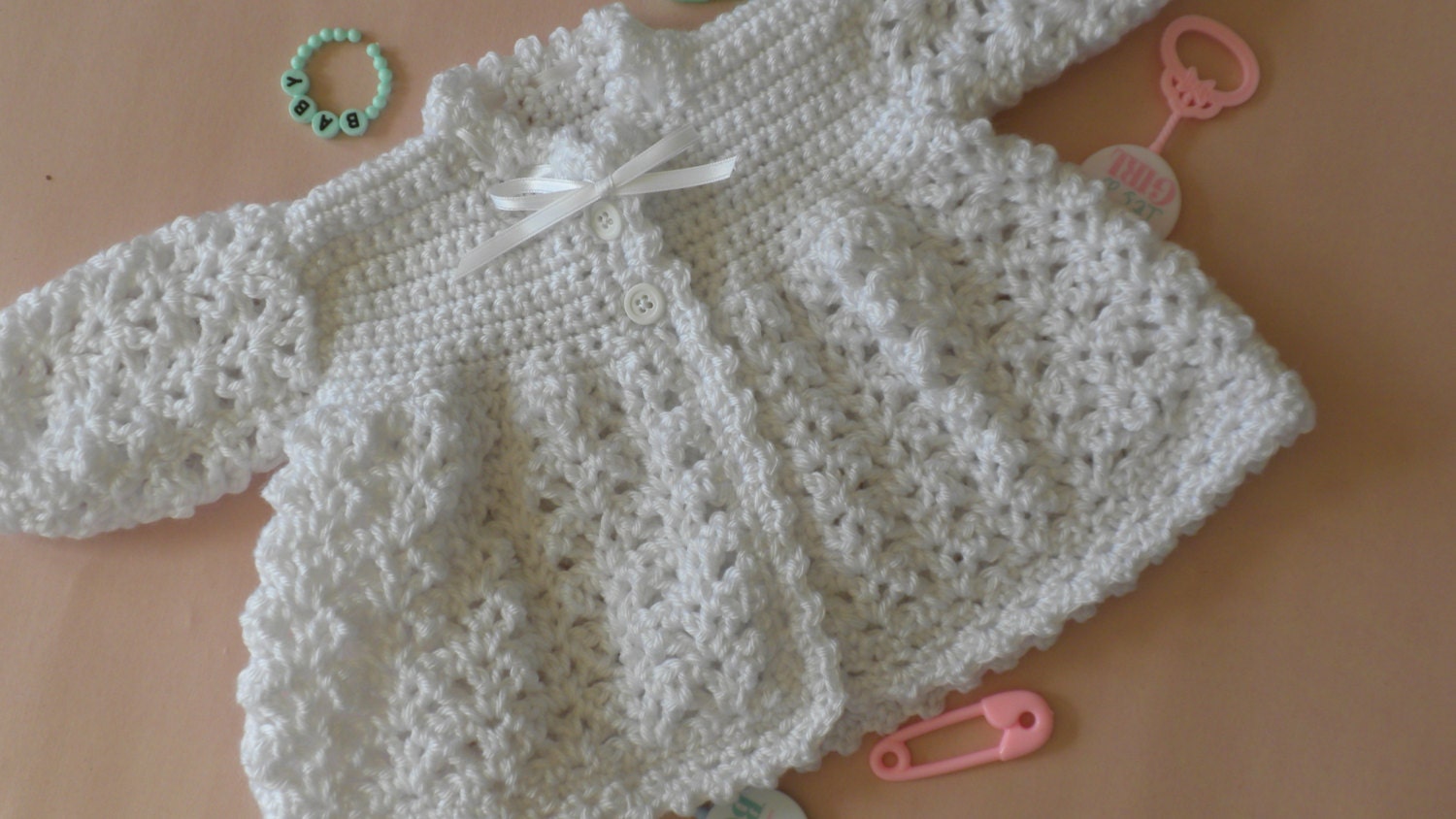 Gehäkelter Taufpullover Weiß Spitzen Baby Outfit | 3 Monate Gehäkelter Taufpullover Weiß Spitzen Baby Outfit | 3 Monate von EverythingsSewMom