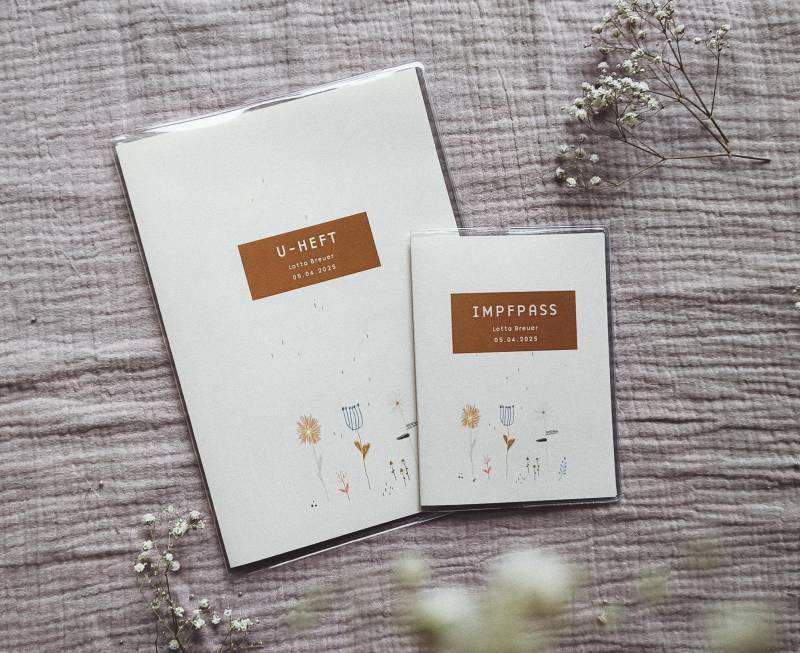 U-Heft Und Impfpass-Hülle Mit Print "Blumen" von EverywhereyougoShop