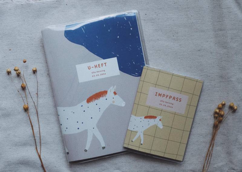 U-Heft Und Impfpass-Hülle Mit Print "Kleiner Onkel" von EverywhereyougoShop
