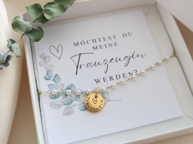 Personalisiertes Gravur Armband - Armkette Mit Anhänger Perlen Personalisiertes Geschenk Trauzeugin von EveundLyn
