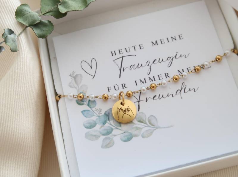 Personalisiertes Gravur Armband - Armkette Mit Anhänger Perlen Personalisiertes Geschenk Trauzeugin von EveundLyn