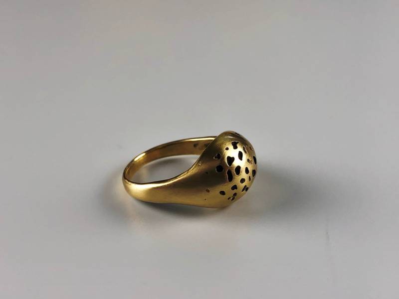 Kuppel Ring, Messing Gegossen Lost Wax Ring Gegossen, Gold Koralle Geschnitzt, Wachs Gegossen von EvieOluJewelry