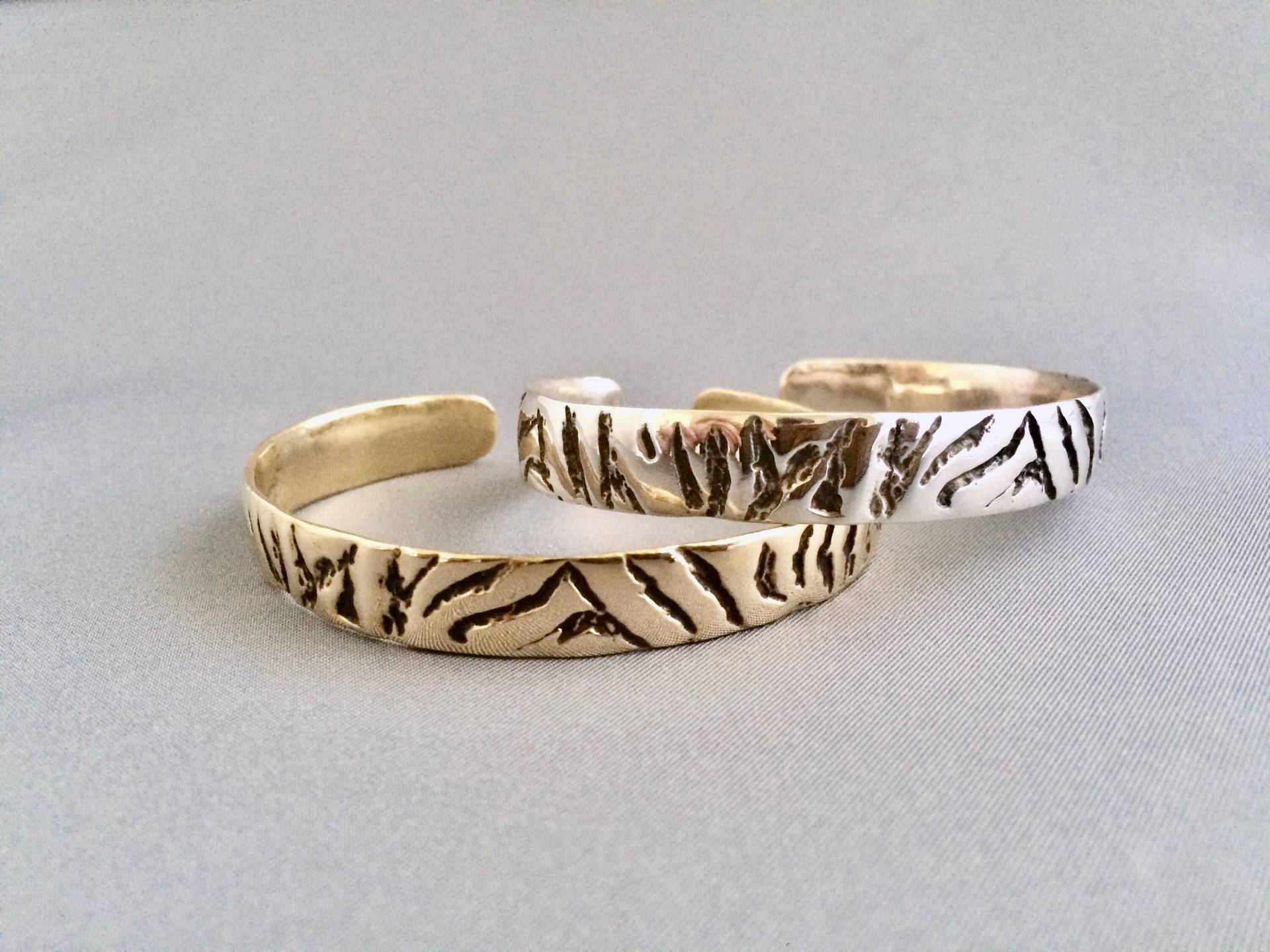 Tiger-streifen-Armreif, Animal-Print-Armband, Armband-Manschette, Damen-Manschette, Tiger-Print-Manschette, Manschettenarmband von EvieOluJewelry