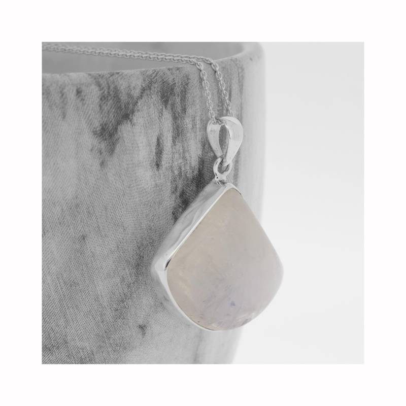 Dreieck Regenbogen Mondstein Anhänger Sterling Silber Halskette, April Birthstone von EvieWallaceDesigns