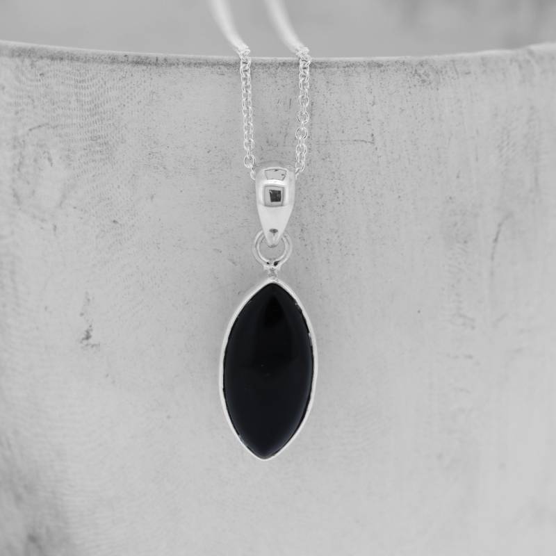 Marquise Schwarz Onyx Halskette Sterling Silber Eye Anhänger von EvieWallaceDesigns
