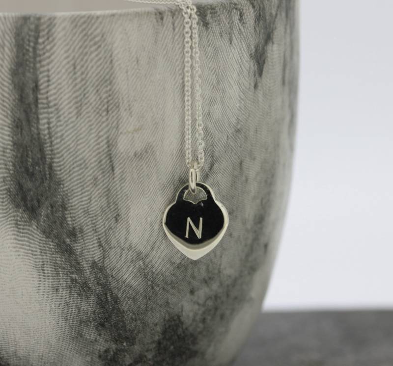 sterling Silber Herz Anhänger Halskette Personalisierter Initial von EvieWallaceDesigns