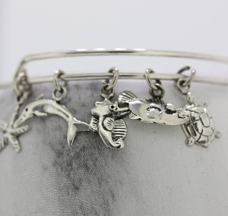 sterling Silber Sea Life Armreif Verstellbares Aquatic Charm Armband von EvieWallaceDesigns