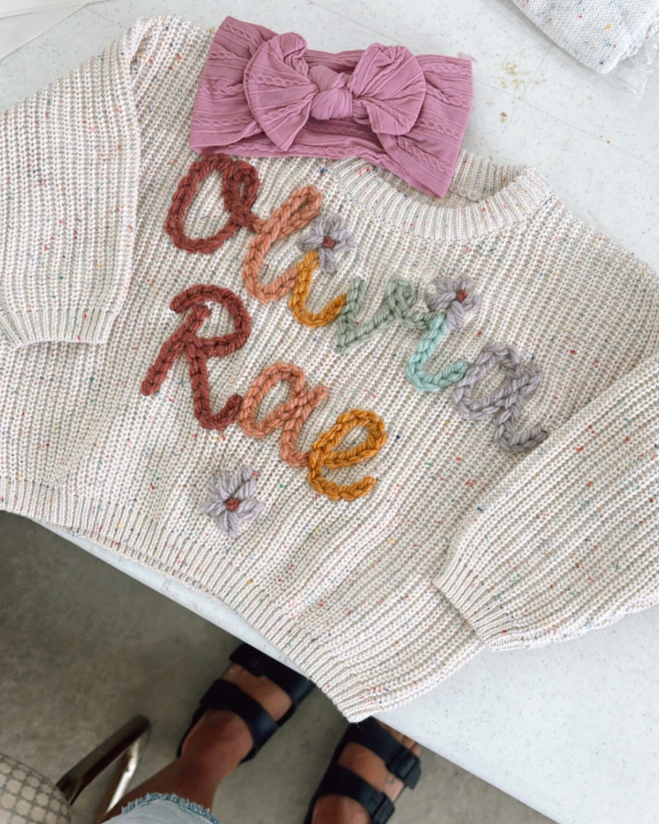 Confetti Name Personalisierter Gestickter Pullover von EvieandLuCo