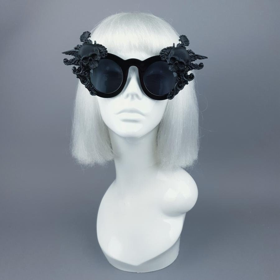 Schwarze Filigrane & Totenkopf Sonnenbrille "Weirdo" Schwarze Filigrane & Totenkopf Sonnenbrille "Weirdo" von EvilEyedMonster