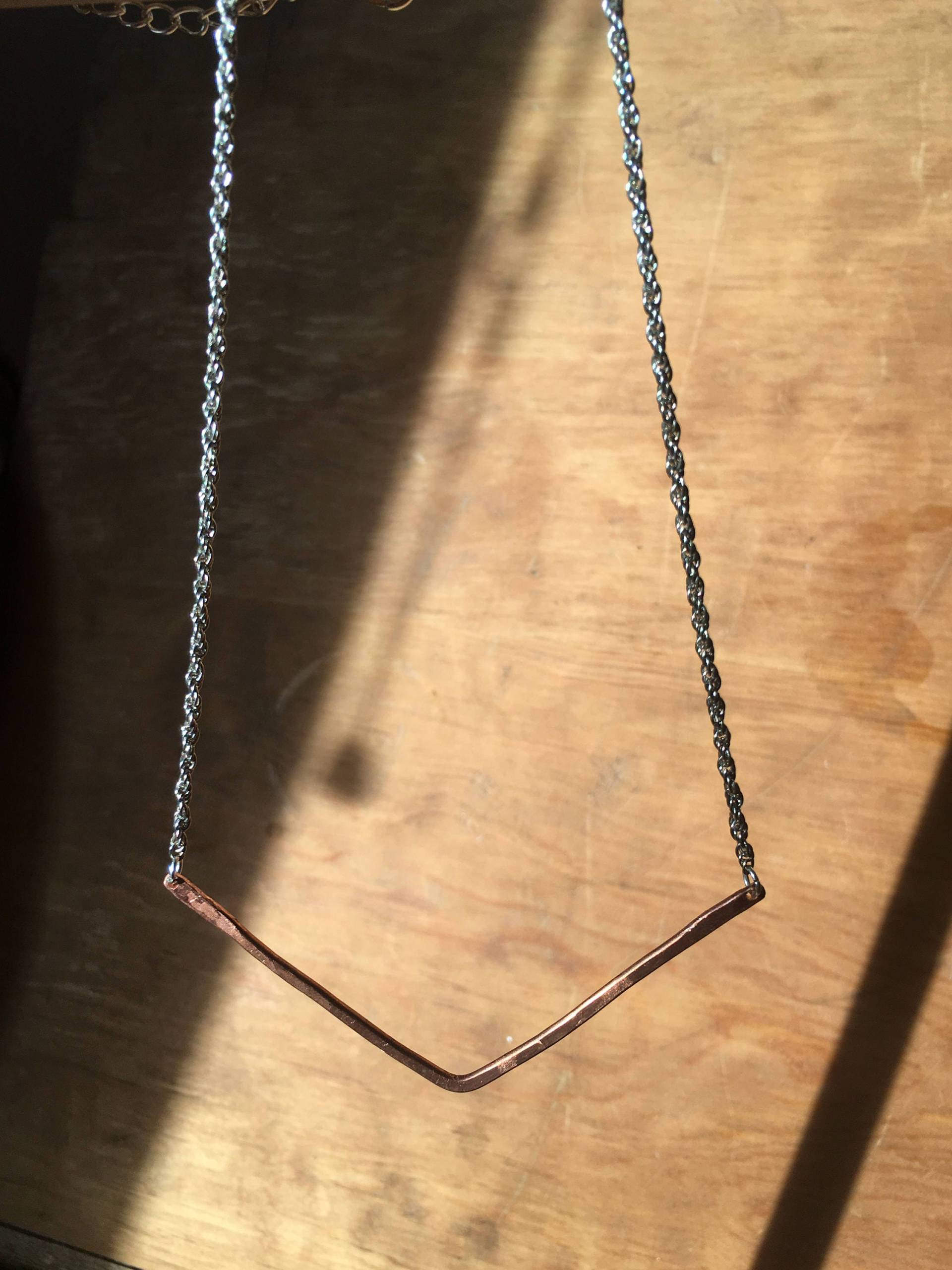 Gehämmert Kupfer "V" Halsband Gehämmert Kupfer "V" Halsband von EvilTwinJewelryShop
