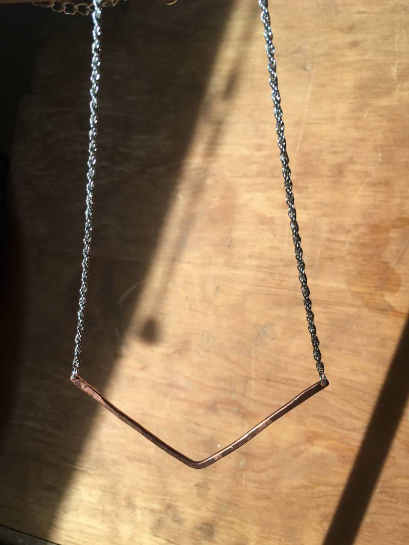 Gehämmert Kupfer "V" Halsband von EvilTwinJewelryShop