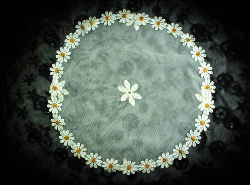 Evintage Veils ~ Blume Kreis Gänseblümchen Kette Elfenbein Spitze Kapelle Kappe Für Kind Oder Erwachsene von EvintageVeils