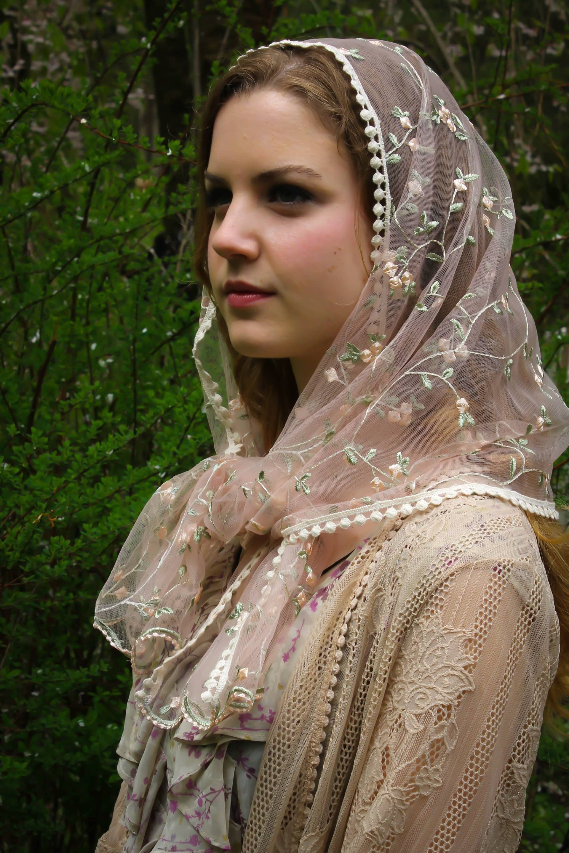 Evintage Veils ~ Sofort Lieferbar Therese Kleine Blume Blasse Rosa Oder Helle Elfenbein Spitze Mantilla Kapelle Schleier Schal Wickeln Evintage Veils ~ Sofort Lieferbar Therese Kleine Blume Blasse Rosa Oder Helle Elfenbein Spitze Mantilla Kapelle Schleier Schal Wickeln von EvintageVeils