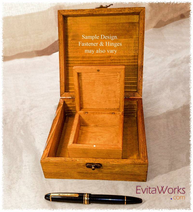 Liebesdruck Der Jungen Mutter Auf Natürlicher Hölzerner Kasten, Moderne Christliche Kunst, Schatzerinnerungen Schmuckstückkiste von EvitaWorks