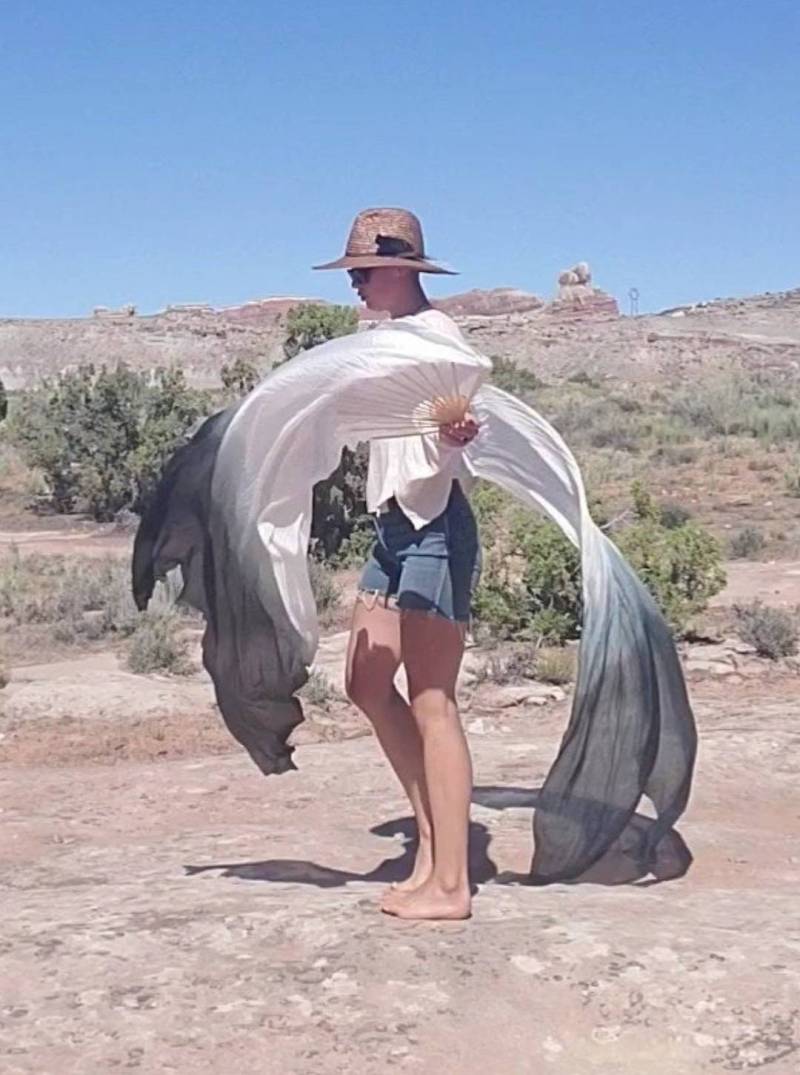 Ein Paar Bauchtanz-Kostüm Aus Seide, Fächer, Schleier | Mit Etui Ein Paar Bauchtanz-Kostüm Aus Seide, Fächer, Schleier | Mit Etui von EvlinSilksUSA