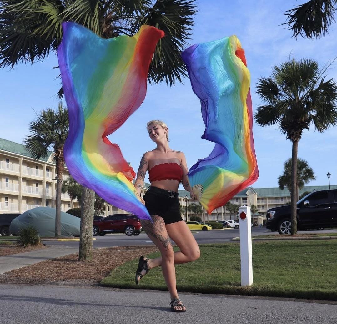 Paar Bauchtanz Kostüm Seide Fächer Schleier Regenbogen Pride Farben Free Case Paar Bauchtanz Kostüm Seide Fächer Schleier Regenbogen Pride Farben Free Case von EvlinSilksUSA