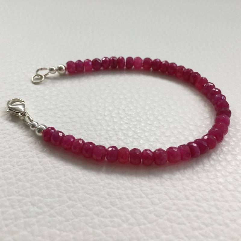 Rubin Armband, Gefärbt Edelstein Schmuck, Juli Bracelet, Geschenk Für Sie, Frau Geschenk von Evviejewelry