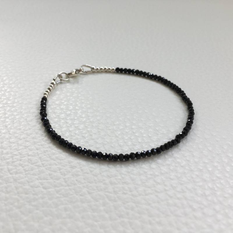 Schwarzer Spinell Armband, Schwarze Edelstein-Schmuck, Zierliche Geschenk Für Sie Zu Stapeln von Evviejewelry