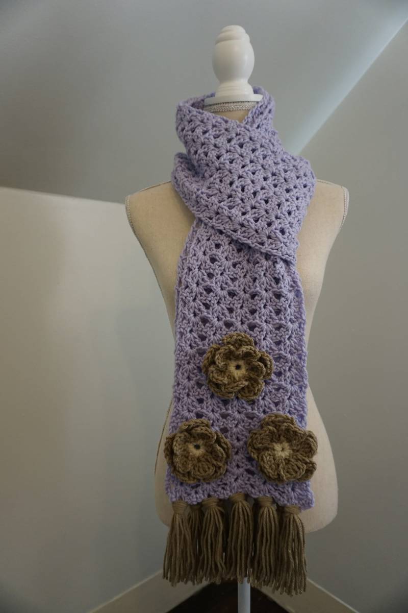 Häkeln Lila Schal Mit Taupe Blumen Häkeln Lila Schal Mit Taupe Blumen von Evymira