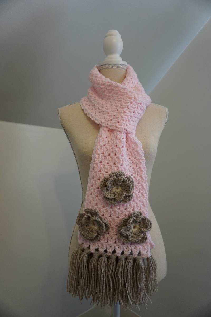 Häkeln Sie Soft Pink Mit Haferflocken Blumen Häkeln Sie Soft Pink Mit Haferflocken Blumen von Evymira