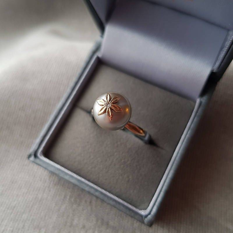 Grauer Tahitiperlenring 14K Gold Floral Diamant, Sterling Silber Grauer Tahitiperlenring 14K Gold Floral Diamant, Sterling Silber von EwaSleziona