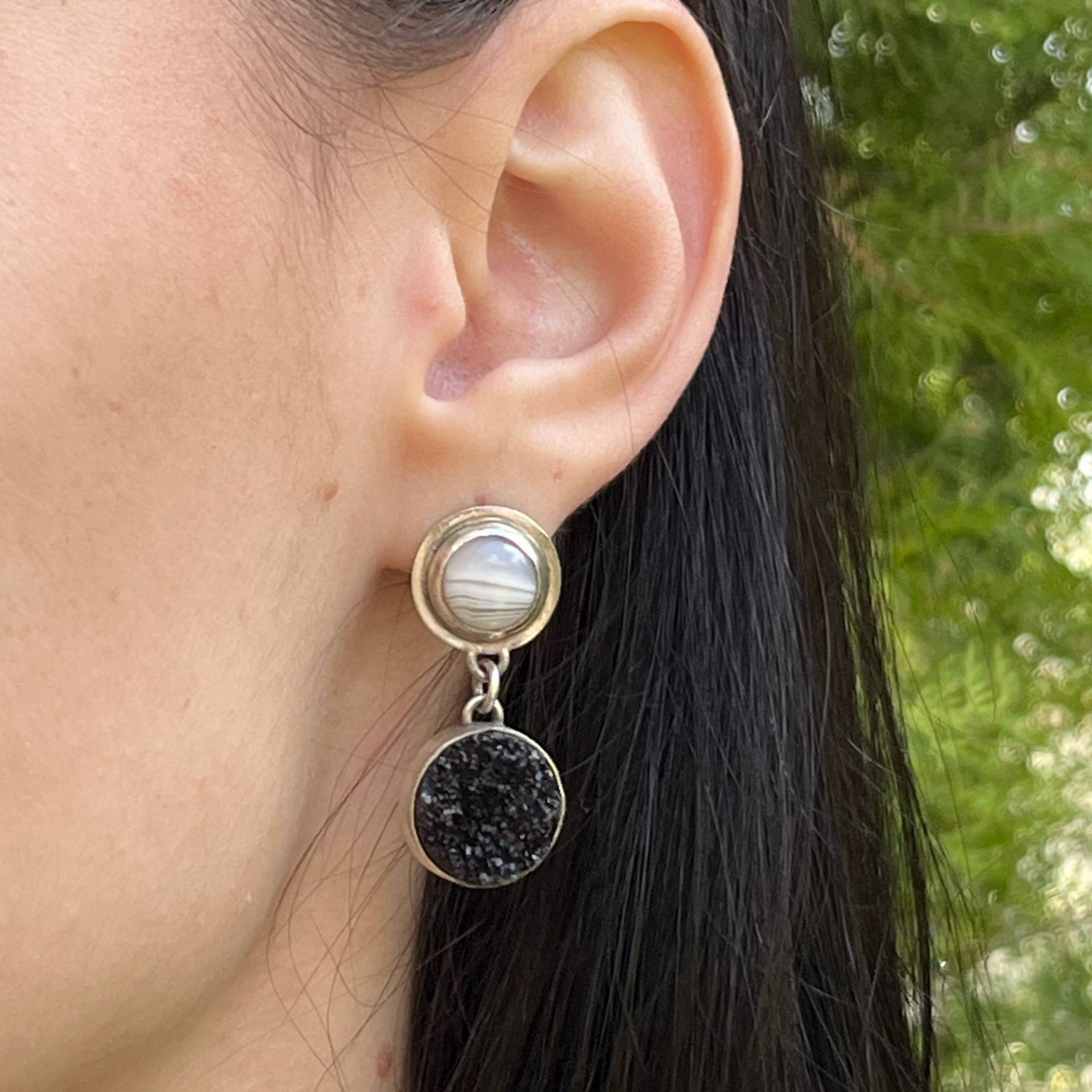Achat Ohrringe, Schwarz Und Weiß Sterling Silber Elegante Schwarze Druzy Geode Roh Achat Ohrringe, Schwarz Und Weiß Sterling Silber Elegante Schwarze Druzy Geode Roh von Ewasko