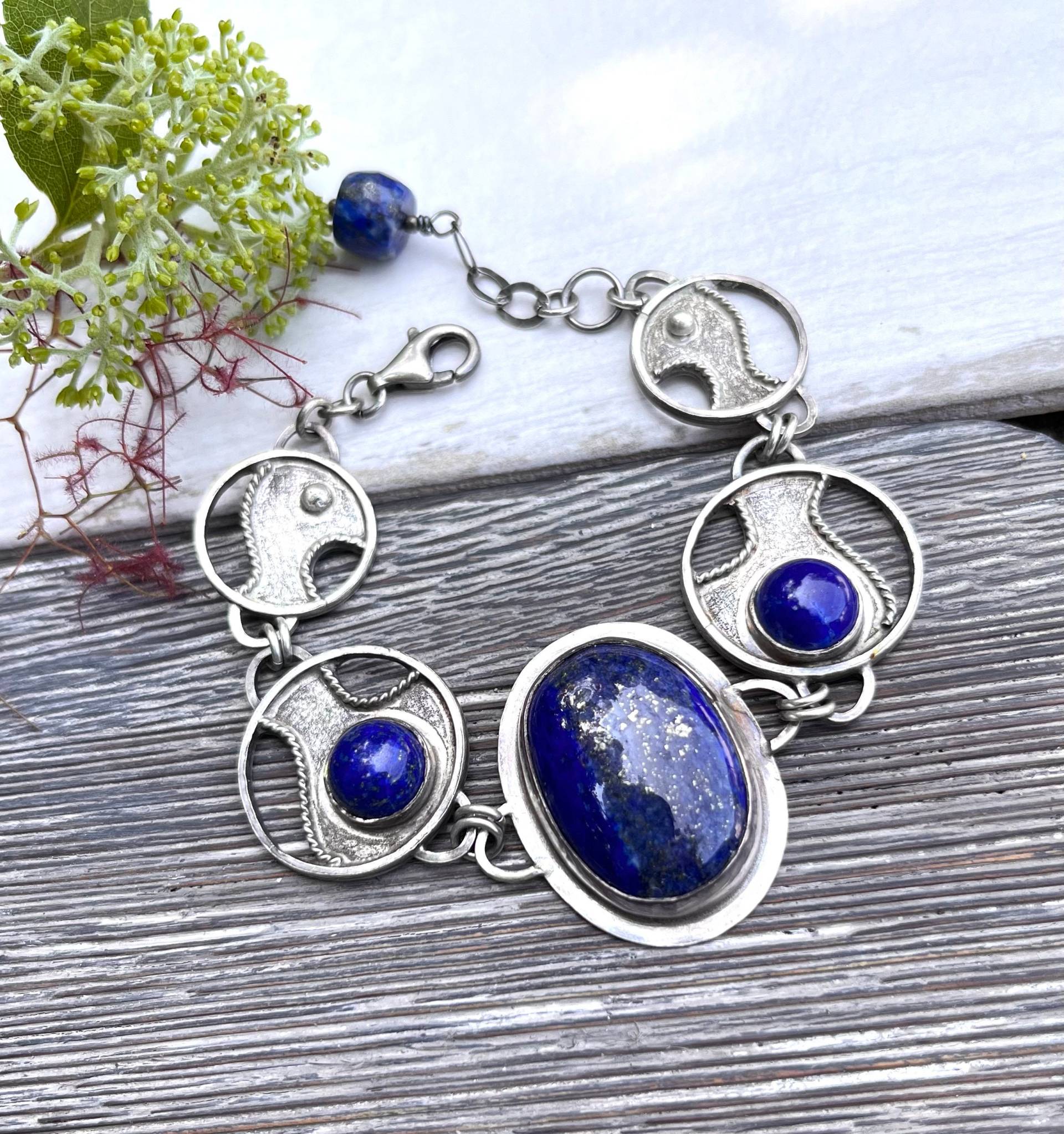 Lapis Lazuli Silber Armband - Einzigartiger Handgemachter Edelstein Schmuck, Oxidiertes Und Poliertes Sterling Silber, Handgemachtes Luxusgeschenk Lapis Lazuli Silber Armband - Einzigartiger Handgemachter Edelstein Schmuck, Oxidiertes Und Poliertes Sterling Silber, Handgemachtes Luxusgeschenk von Ewasko