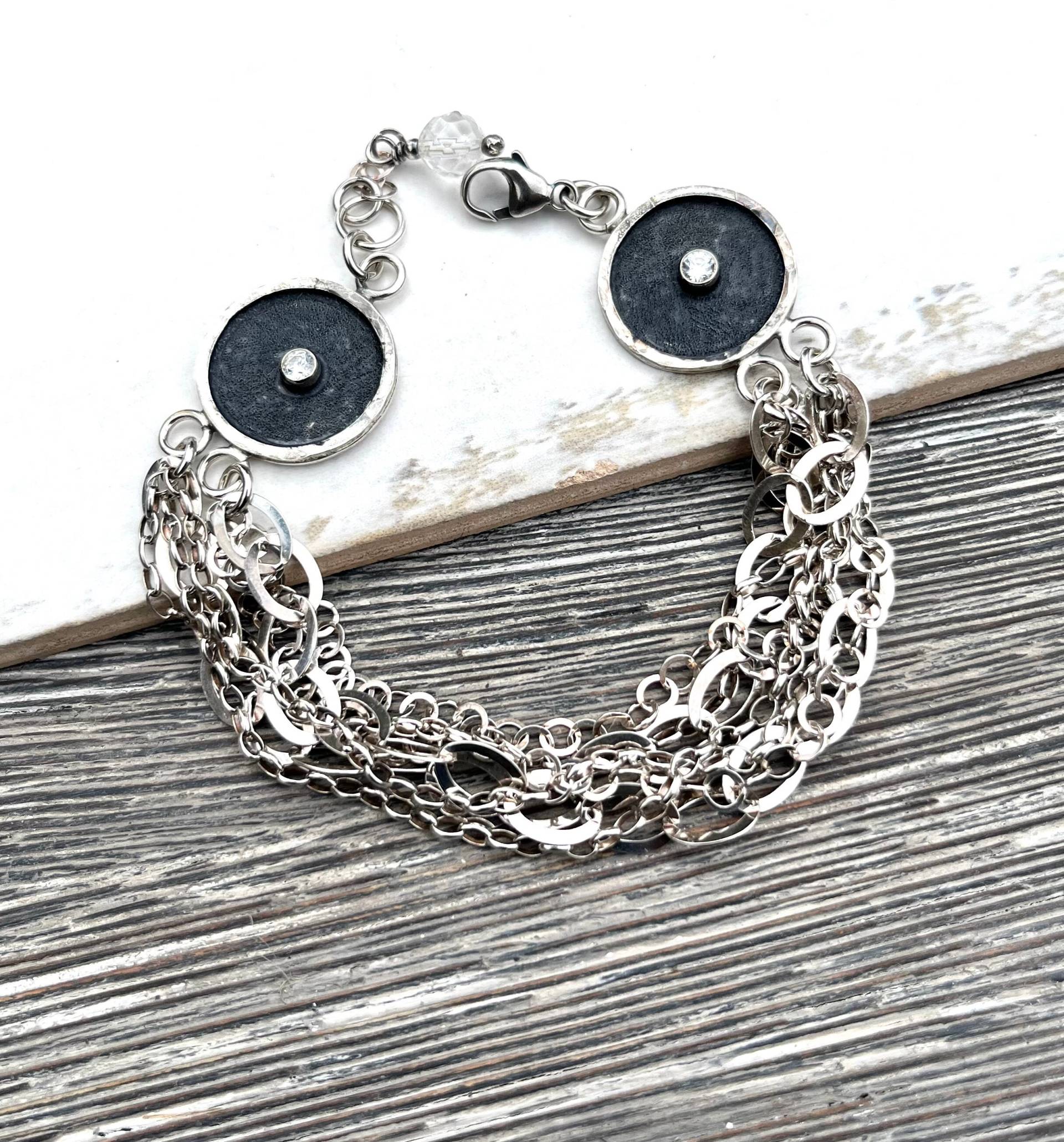 Roher Sterlingsilberarmband, Multi Kettenarmband, Klumpiges Mehrsträngiges Silbernes Armband, Einfarbiger, Moderner Schmuck, Zirkonia Roher Sterlingsilberarmband, Multi Kettenarmband, Klumpiges Mehrsträngiges Silbernes Armband, Einfarbiger, Moderner Schmuck, Zirkonia von Ewasko