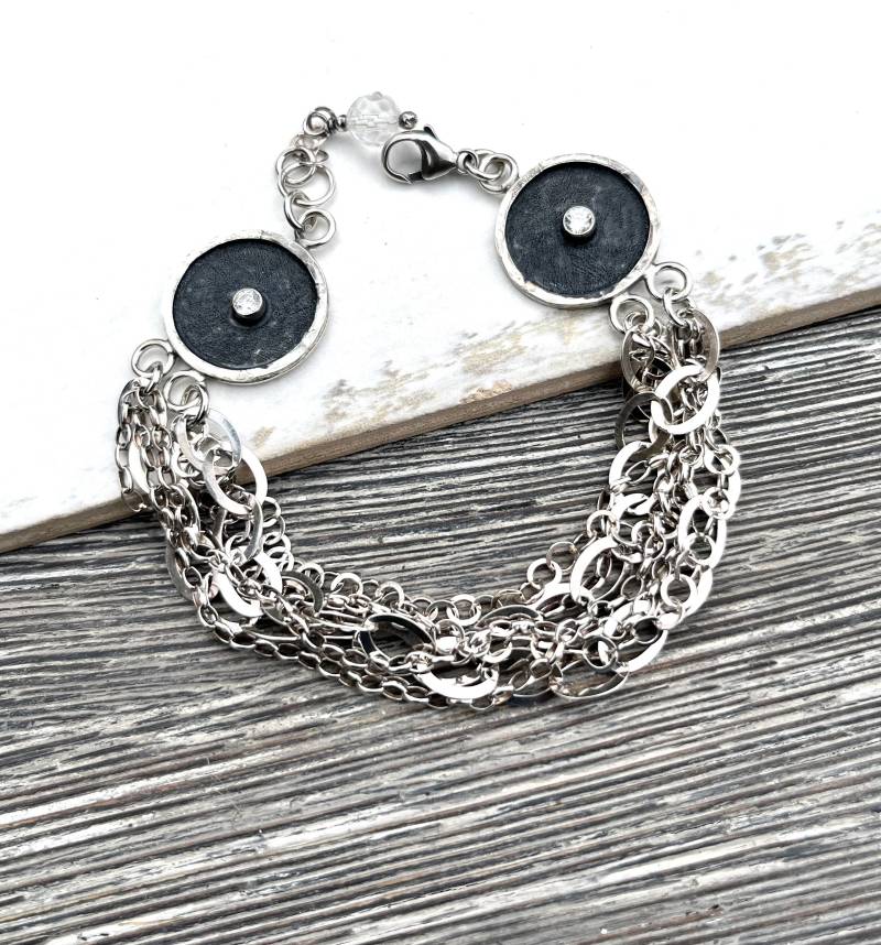 Roher Sterlingsilberarmband, Multi Kettenarmband, Klumpiges Mehrsträngiges Silbernes Armband, Einfarbiger, Moderner Schmuck, Zirkonia Roher Sterlingsilberarmband, Multi Kettenarmband, Klumpiges Mehrsträngiges Silbernes Armband, Einfarbiger, Moderner Schmuck, Zirkonia von Ewasko