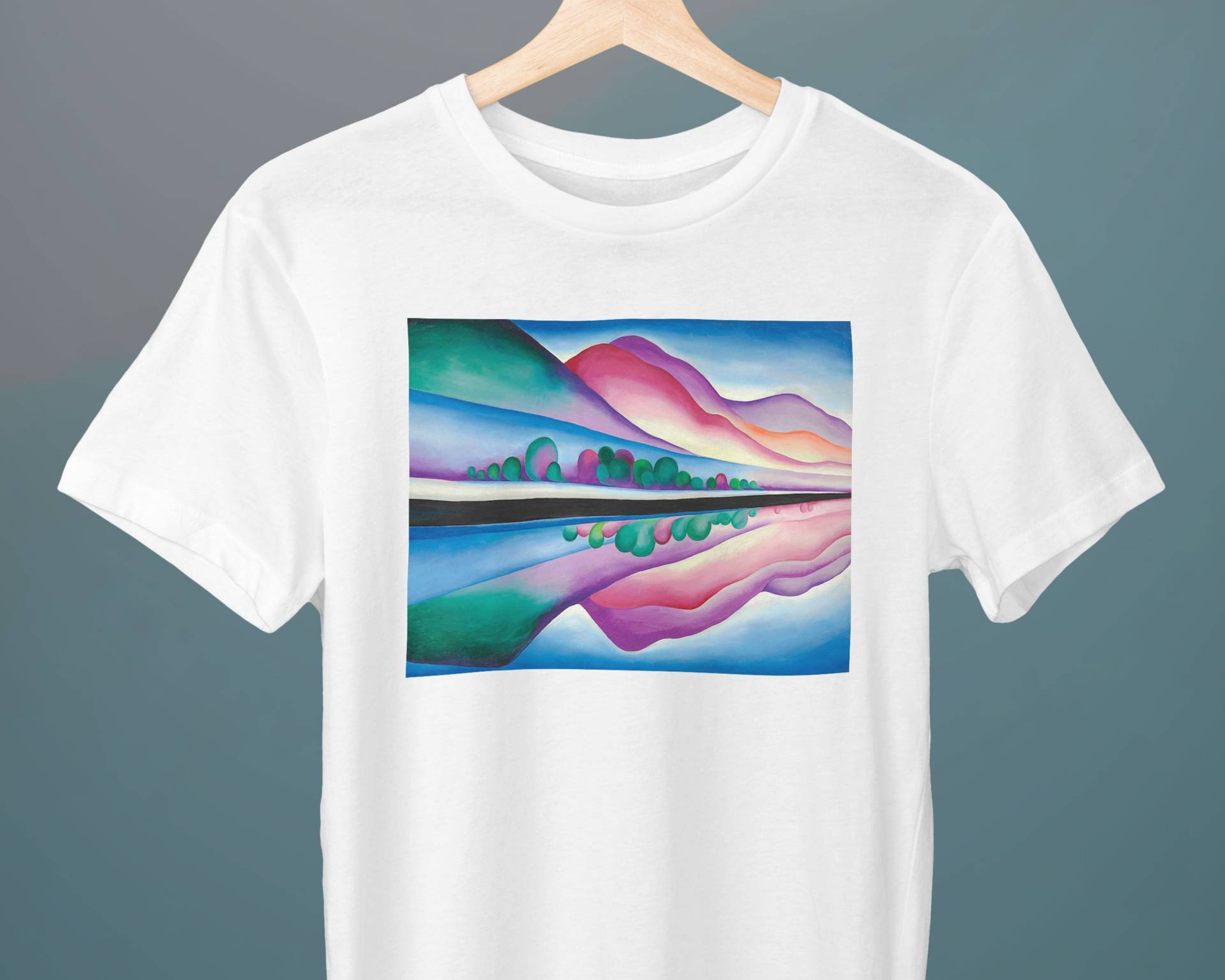 Lake George Reflection, Georgia O'keeffe Malerei, Unisex T-Shirt, Kunst Geschenk Für Sie, Ihn, Kunstliebhaber von Exhibilirio